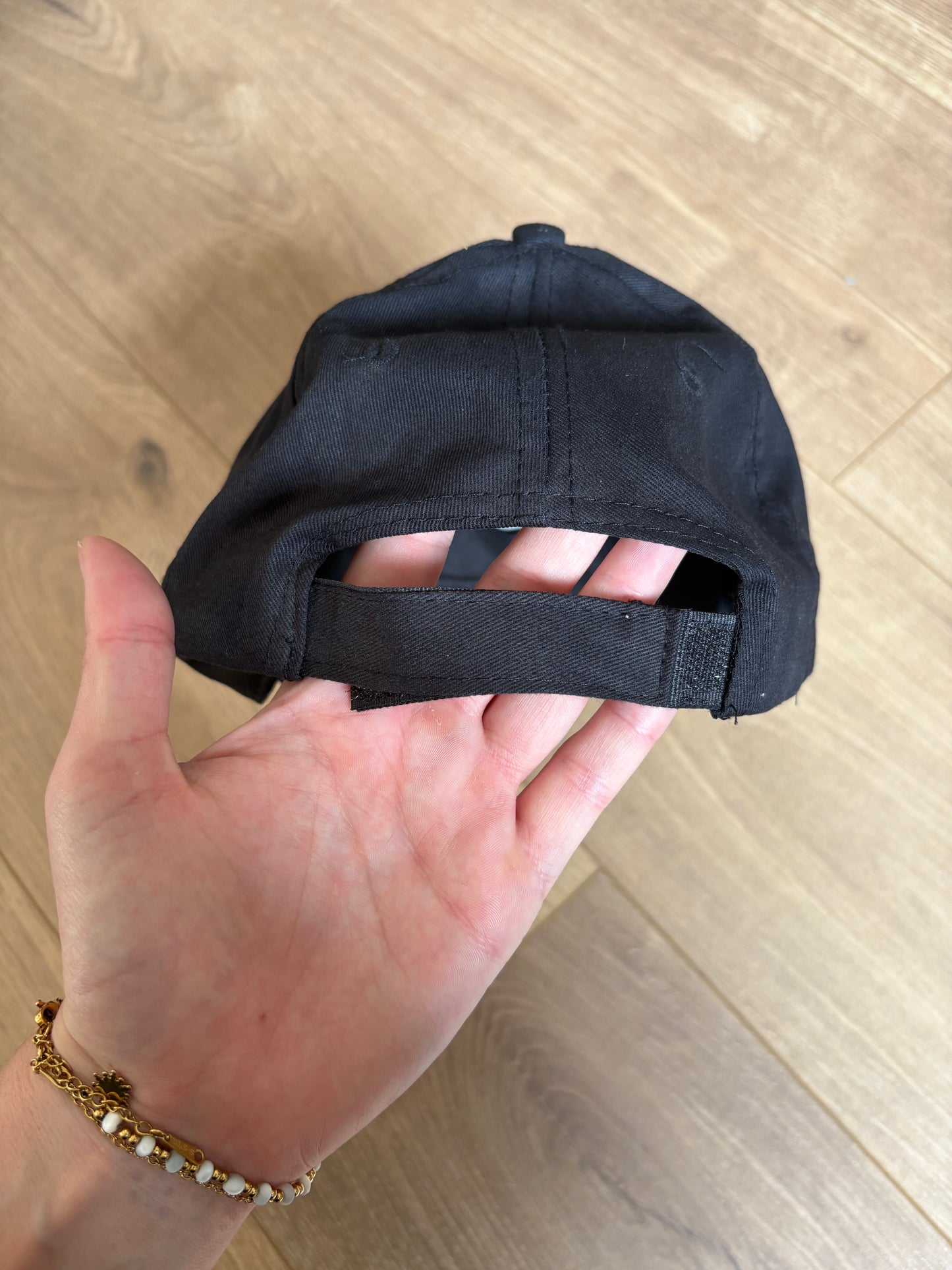 Casquette noire – Logo “Au Galon” en velours blanc